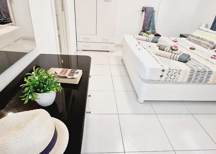 Semesterbostad Vistas Apartment, Ocean View, 2 Bedrooms & Free Wifi